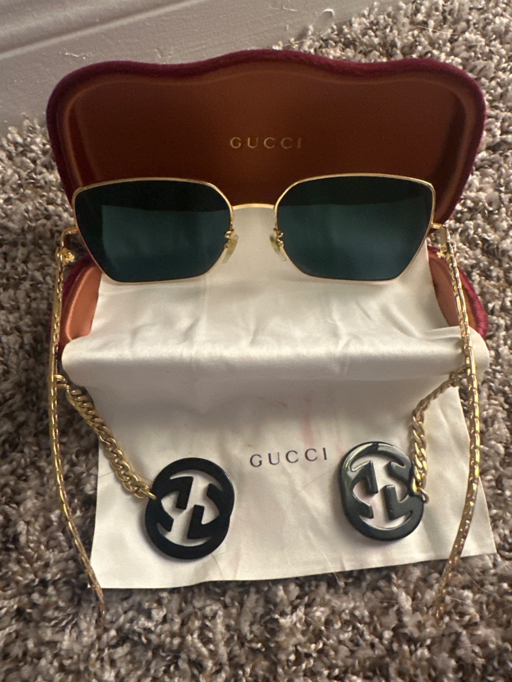 Authentic GUCCI GG0724S Sunglasses with Chain Arms and Logo Dangle Chain - Picture 4 of 4